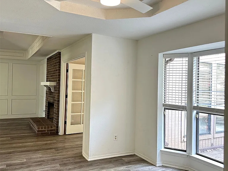 228 S Pearson Ln — Photo 5