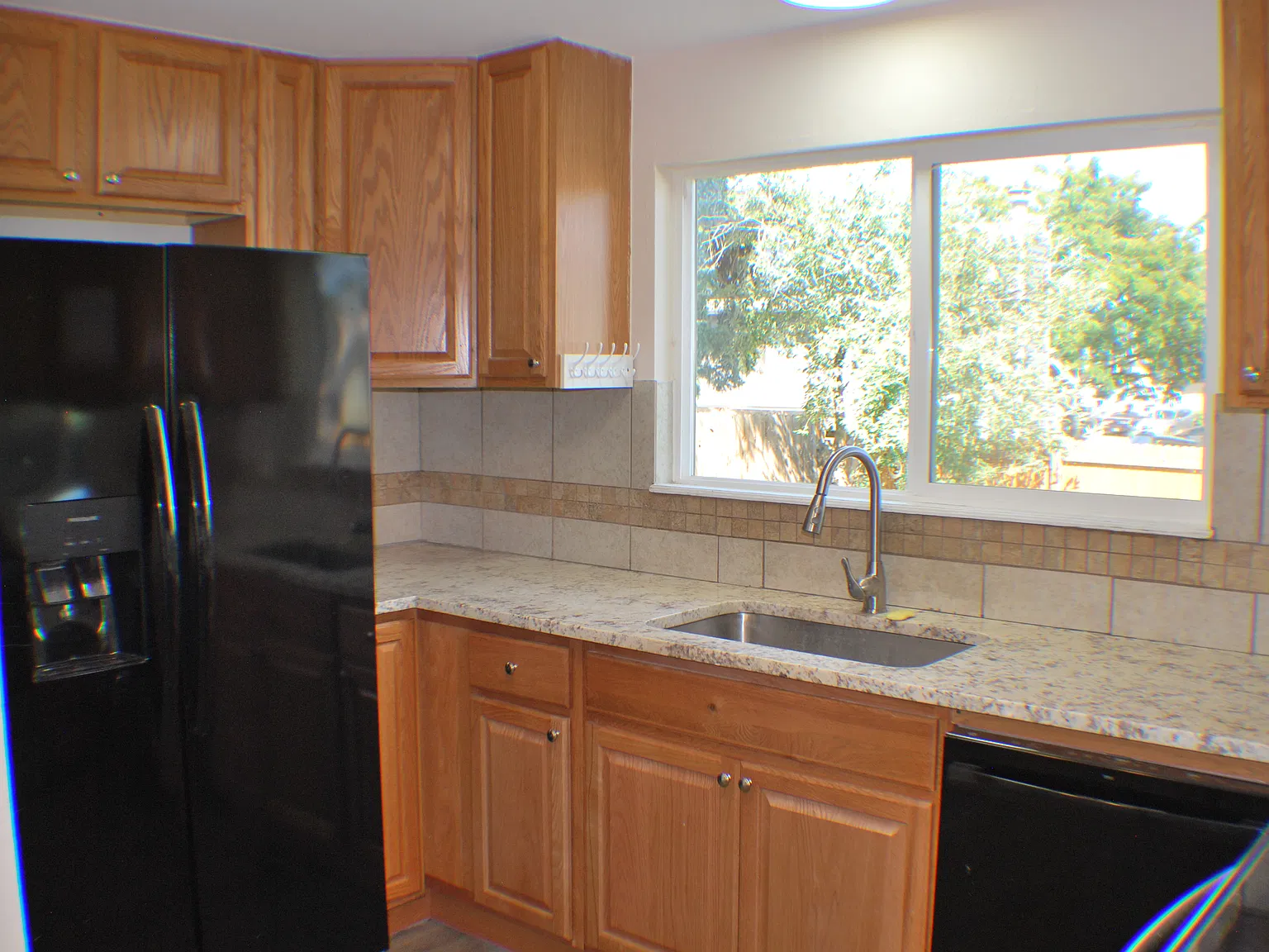 4 bed, 1600 sqft, $2,734 — Photo 3