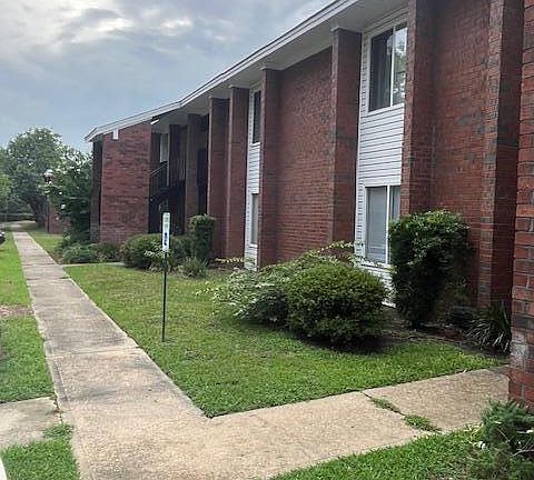 3rd image of 251 Rast St