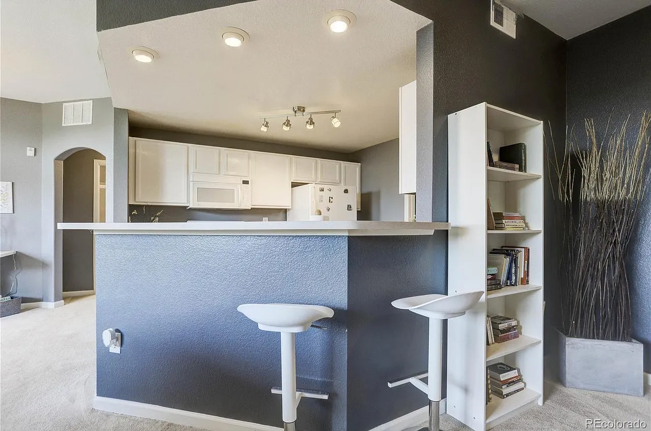 2 bed, 1232 sqft, $2,100 — Photo 2