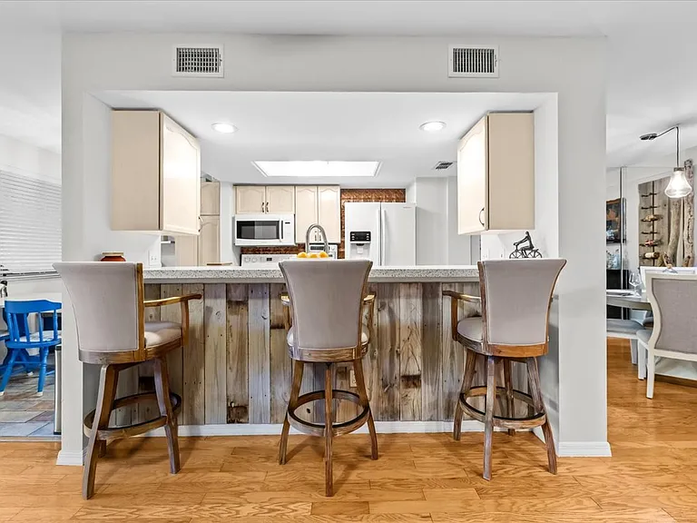 2392 Hanover Dr — Photo 21