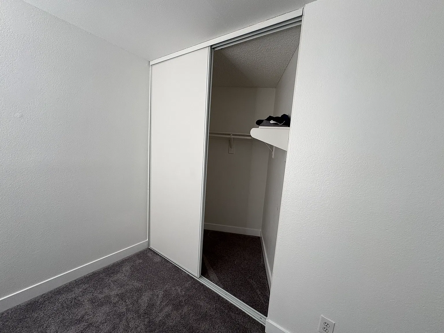 3 bed, 2.5 bath, 1585 sqft, $1,200 — Photo 3