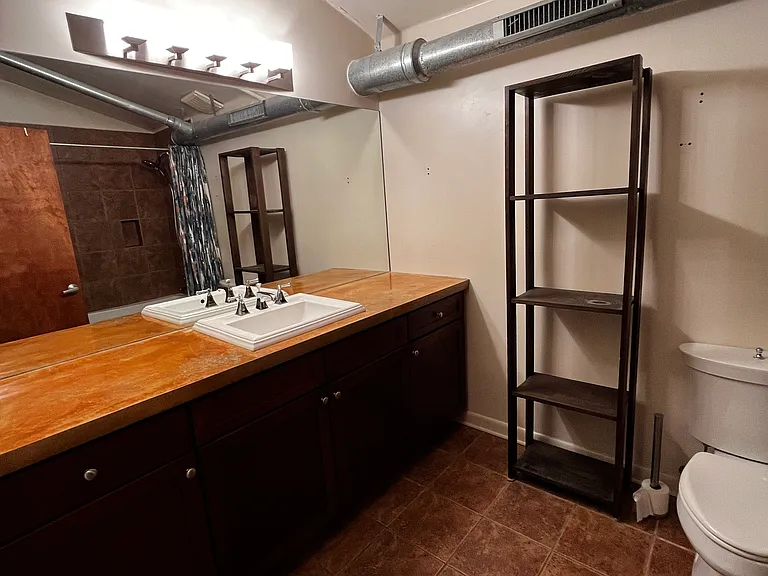 Upstairs full bath