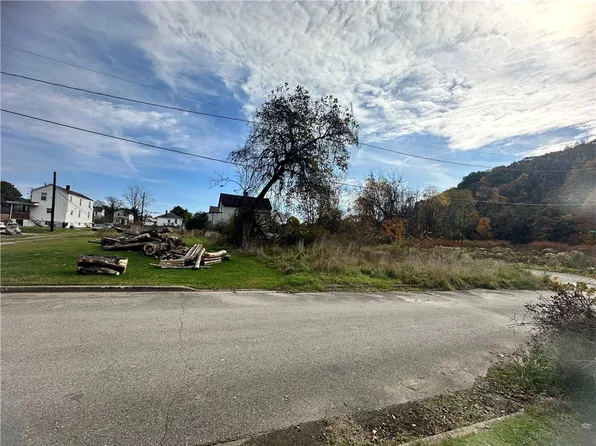 112 17th St, Jeannette, PA 15644