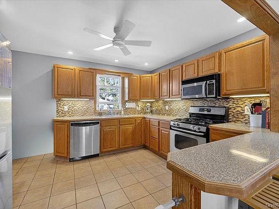 4th image of 23 Roosevelt Place