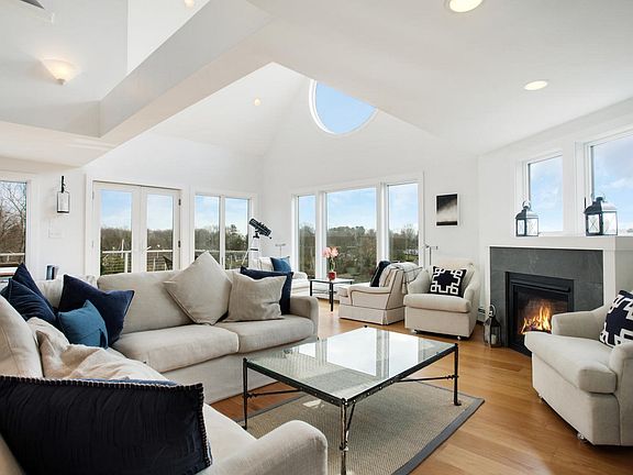 3rd image of 24 Covewood Dr