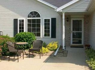 1413 Inglewood Cir, Bloomington, IL