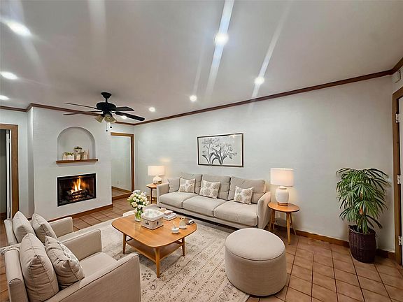 2nd image of 505 W 7th St APT 120
