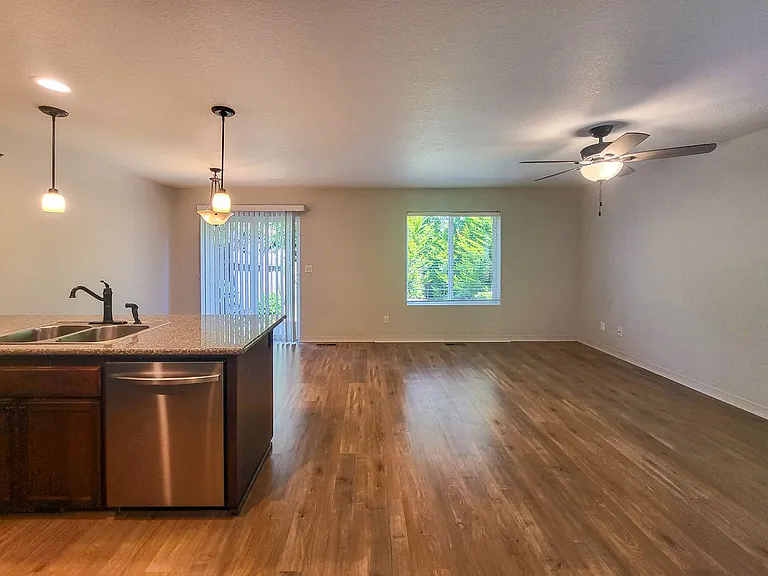 407 & 409 Madrona Ave SE — Photo 7