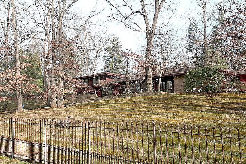 1st image of 900 Woodland Ave