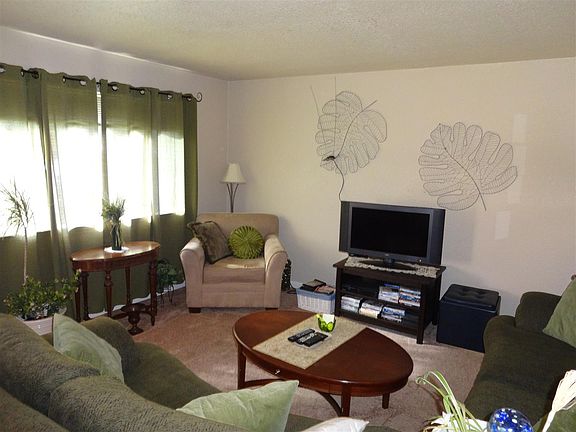 3rd image of 1960 Duxburry Ln APT 1
