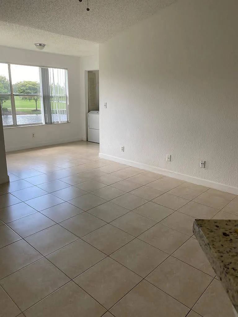1 bed, 743 sqft, $1,925 — Photo 3