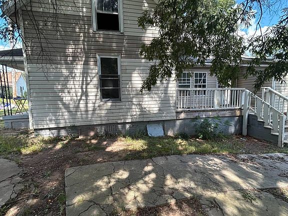 3rd image of 612 Rogers St