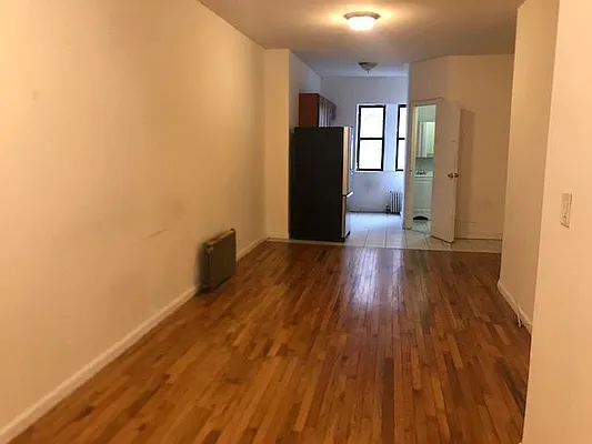 Rented by Premier Metro Realty Corp | media 4