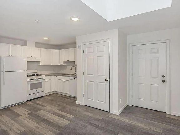2nd image of 43-53 Mineola Ave #4