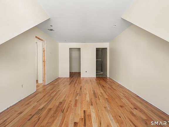 5th image of 30 Ivy Hill Road #30