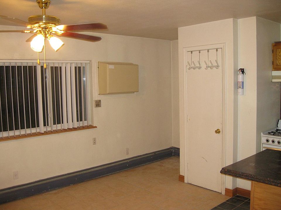 1st image of 814 8th St SE