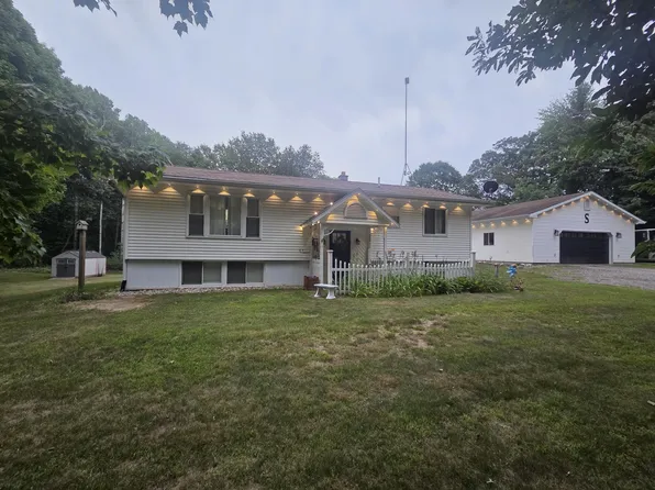 10950 N Pine Grove Rd, Vestaburg, MI 48891