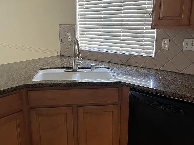 2142 N Arbor Ave — Photo 6