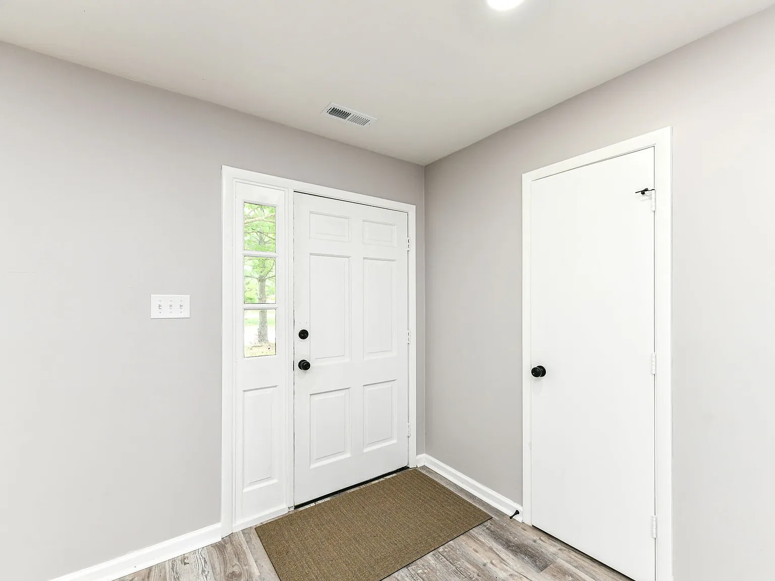 3 bed, 2234 sqft, $1,900 — Photo 3