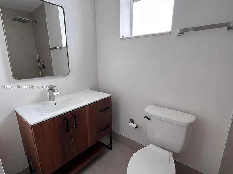 1074 W 38th St #32 — Photo 11