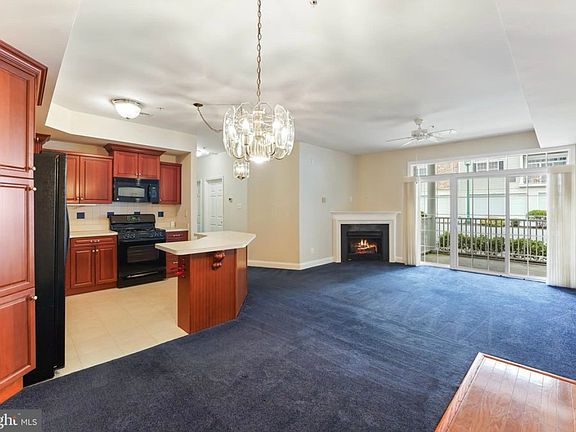 2nd image of 107 Victoria Gardens Dr #107