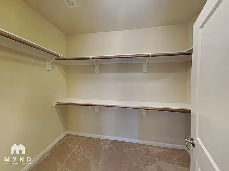 1033 Pemberly Ave — Photo 12