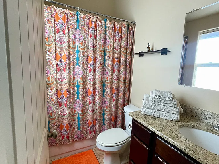 King-size bedroom bathroom