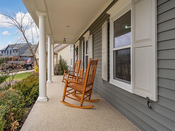 4th image of 547 Palm Dr