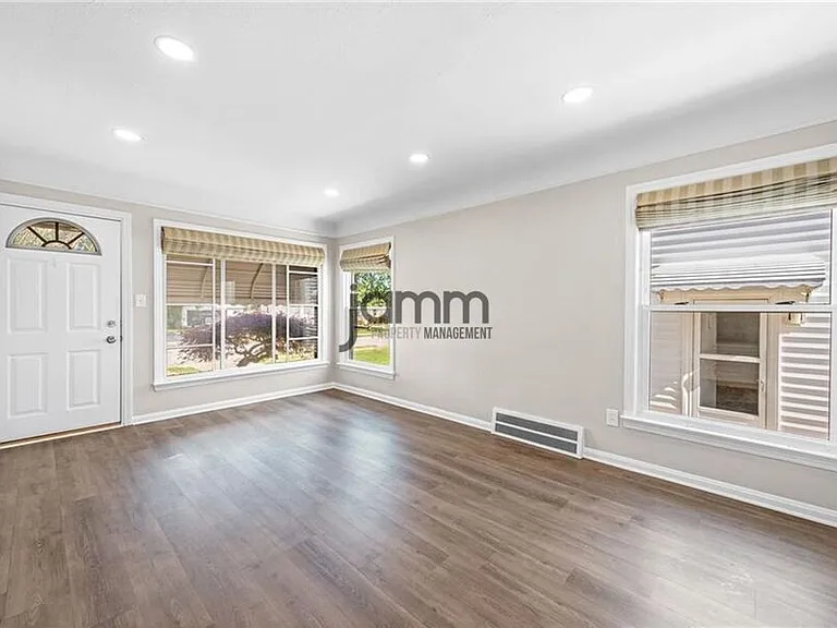 1653 Woodhurst Ave — Photo 4