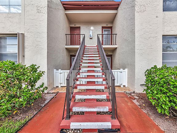 2nd image of 8 Willowbrook Lane #104