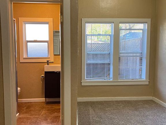3rd image of 170 Foresthill Ave #3