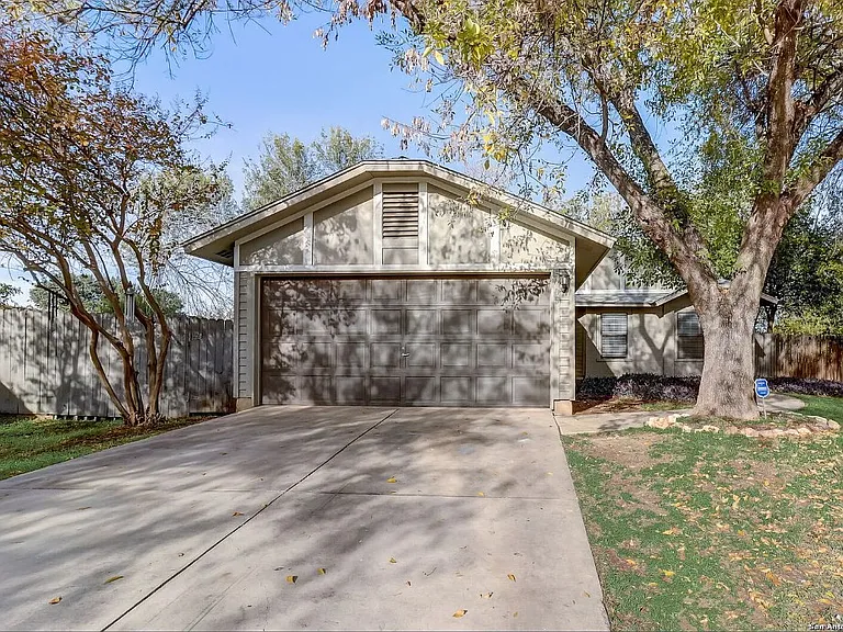1.5 Car Garage