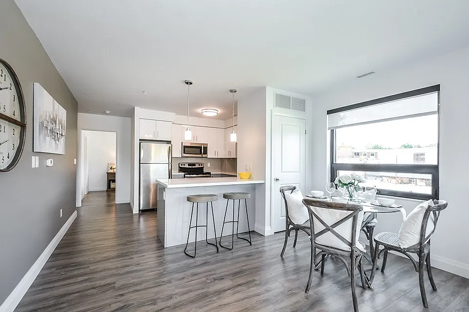 460 A Belmont Ave W #At 460b