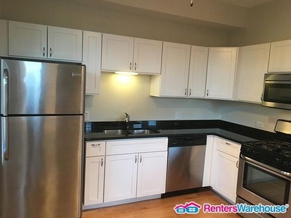 5th image of 3257 W Pierce Ave