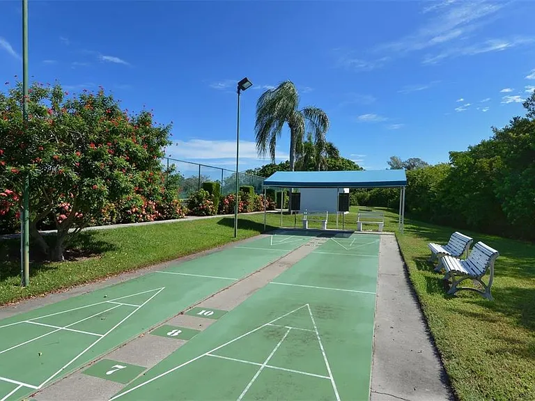 923 Sandpiper Cir #923 — Photo 42