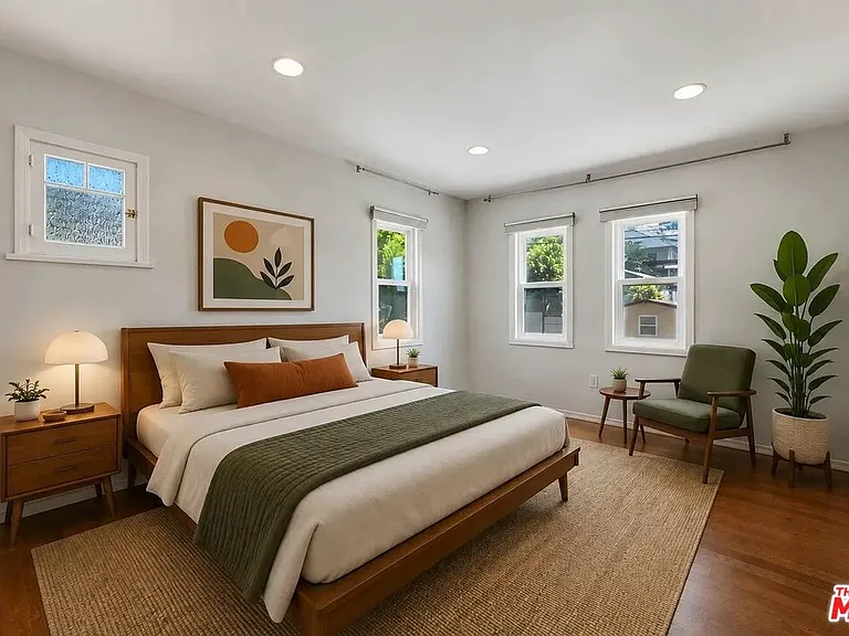 422 James St — Photo 3