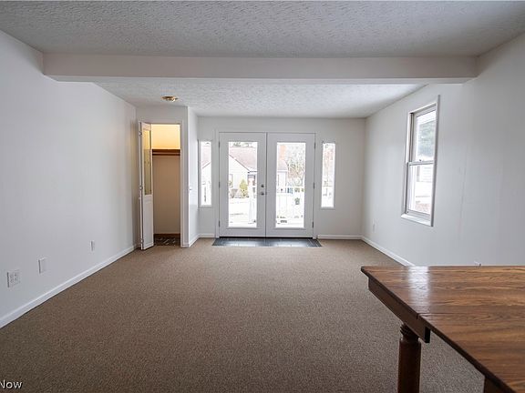 5th image of 110 Woodrow St