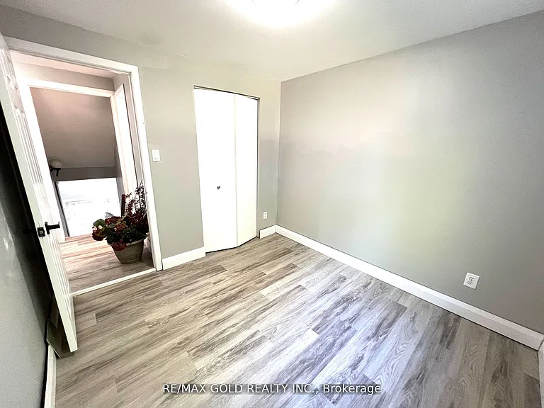 156 Mooregate Cres #LOWER — Photo 19