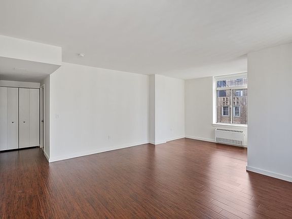 3rd image of 100 John St APT 3004
