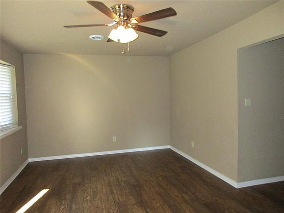 4th image of 2200 Cottonwood Pl