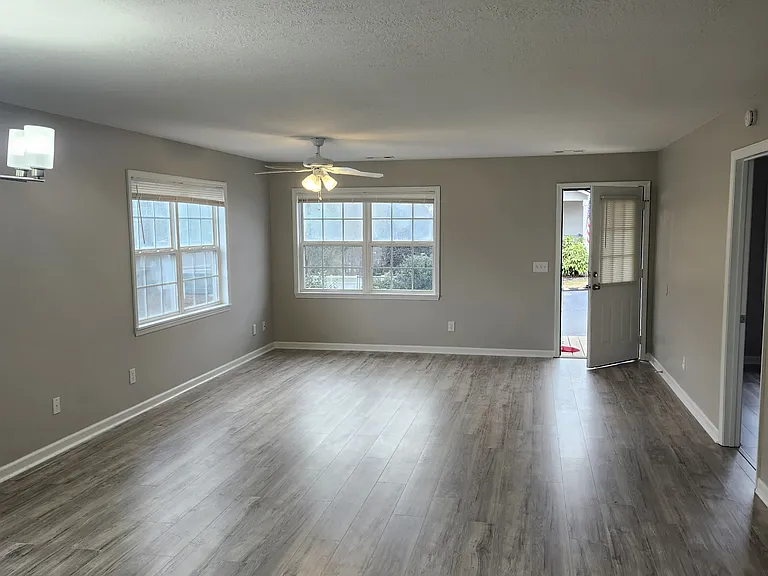 Long View Dr — Photo 2