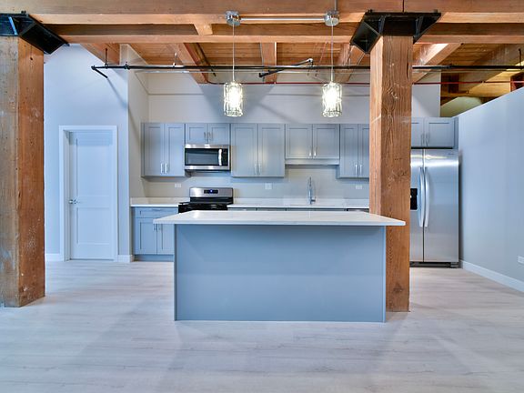 5th image of 11 E Illinois St #301