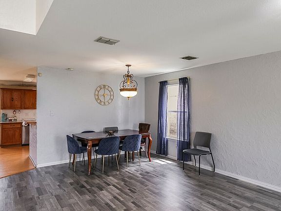 4th image of 2812 N Hampton Dr