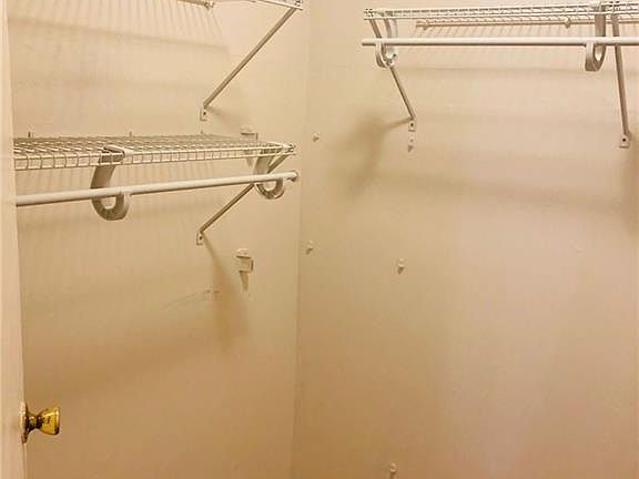 4th image of 2035 Central Park Ave APT Lf