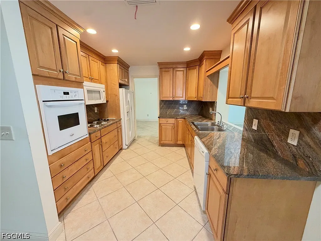 3 bed, 2.0 bath, 1654 sqft, $2,500 — Photo 3