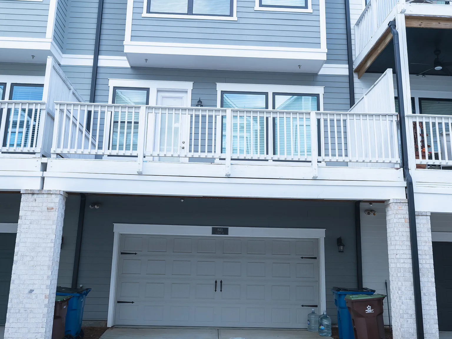 4 bed, 2400 sqft, $3,795 — Photo 2