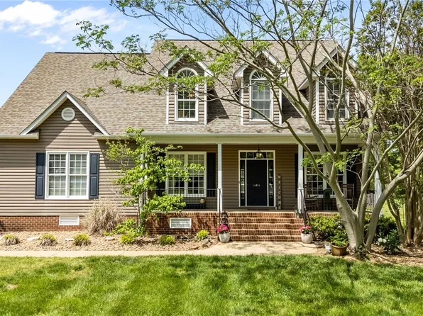 11811 Hogans Aly, Chester, VA 23836