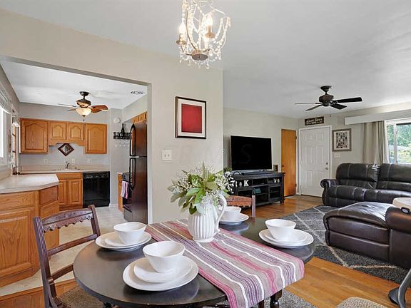 3rd image of 408 Mariemont Dr E