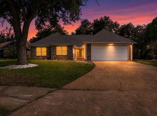 6031 Ray Dr, Pasadena, TX 77505